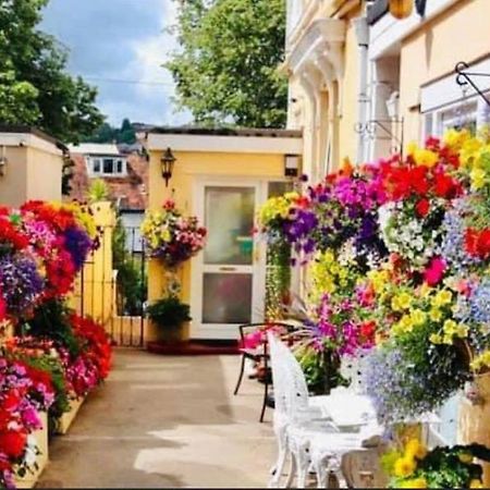 Crowndale Torquay - Exclusively For Adults Bed & Breakfast Exterior photo